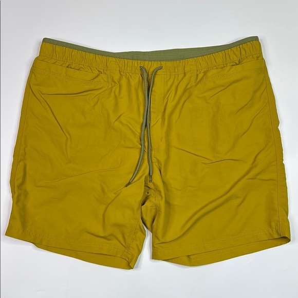 Duluth Trading Co Grab 7" Amarillo Verde Green Nylon Shorts Size 2XL - Picture 1 of 7